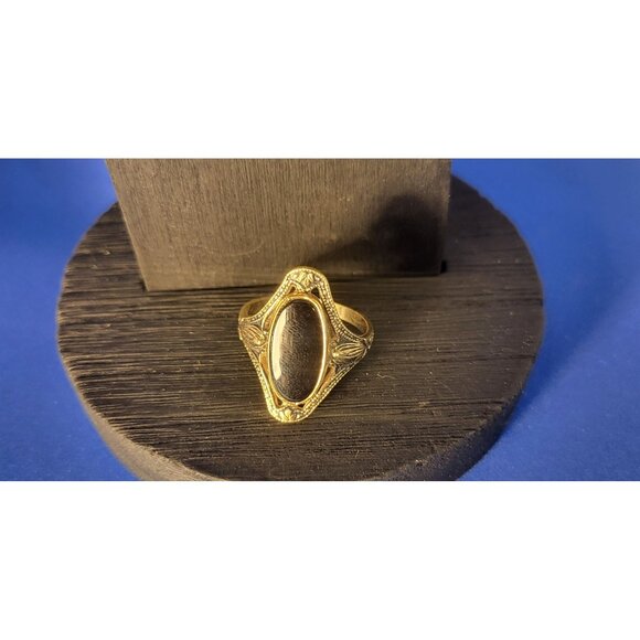 Vintage Gold-Plated Onyx Ring With Ornate Detailing avon - Picture 1 of 3